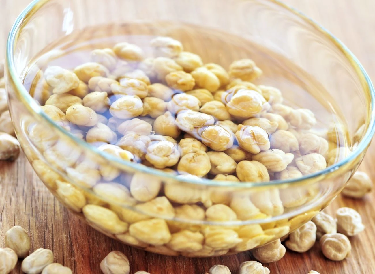 Niektóre nasiona można na kilka sekund zanurzyć we wrzątku.