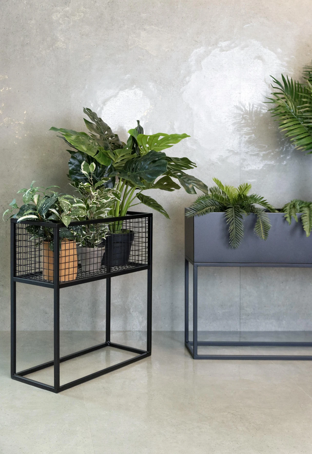 Doskonałym sposobem na efektowną ekspozycję roślin jest kwietnik