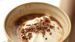 Niezbędne w diecie seniora. Filiżanka do śniadania zadba o jędrność skóry