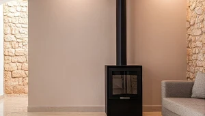 Kominek na pellet to urządzenie, które coraz częściej jest montowane w polskich domach.