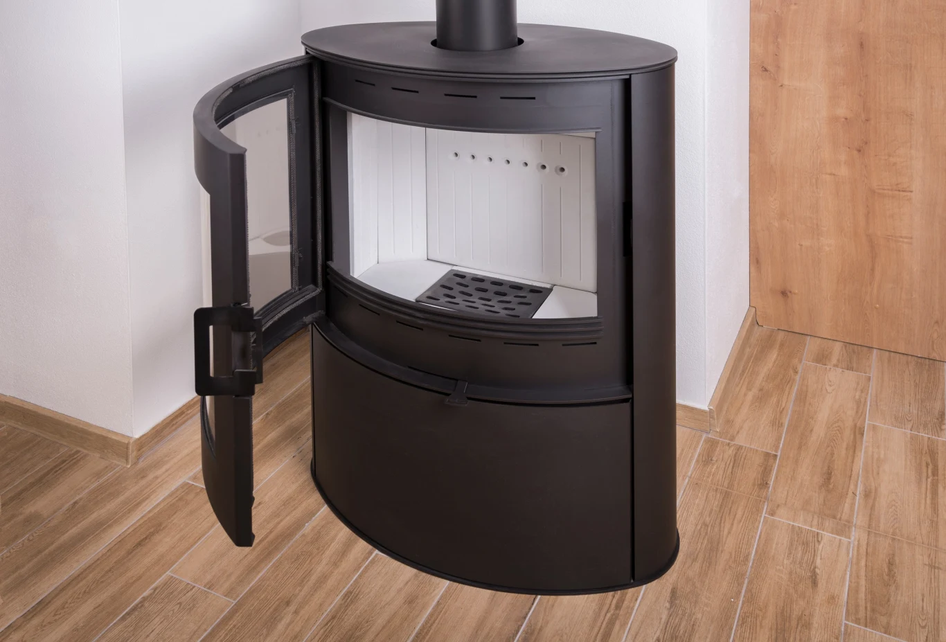 Kominki na pellet z płaszczem wodnym to większy wydatek, takie systemy kosztują nawet 30 tys. zł.