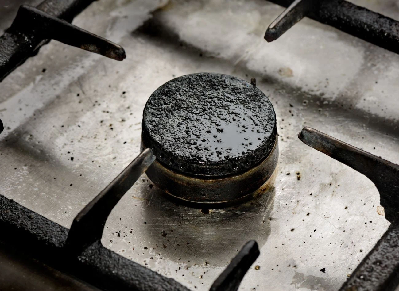 Palniki w kuchence gazowej trzeba czyścic regularnie. Brudne i zapchane mogą prowadzić do zaniku płomienia.