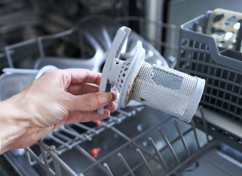 Nieczyszczone filtry w zmywarce w krótkim czasie będą nadawały się do wymiany