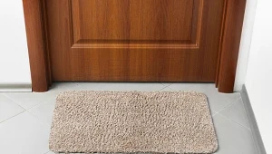 Ocieplanie drzwi wejściowych: czy warto? Ile to kosztuje?