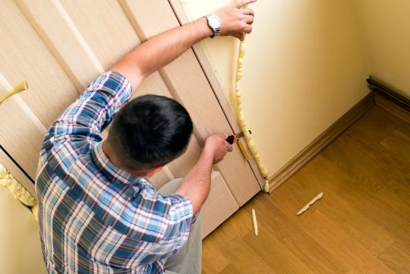 Jak ocieplić drzwi drewniane, a jak stalowe