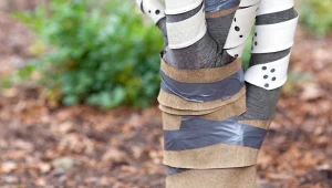 Zastanawiasz się, jak szybko zabezpieczyć niepobielone drzewa? Alternatywne metody zakładają ich szczelne owinięcie, tylko pamiętaj, materiał ma znaczenie.