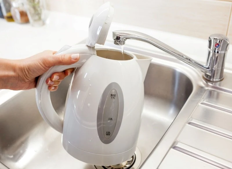 Kamień w czajniku jest zjawiskiem naturalnym związanym z twardością wody