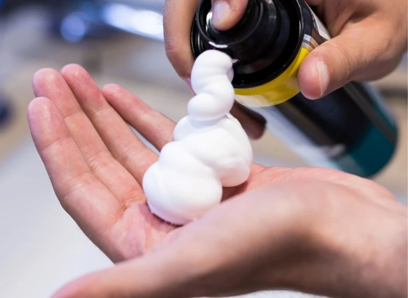 Pianka do golenia pomoże pozbyć się trudnych plam i nie tylko