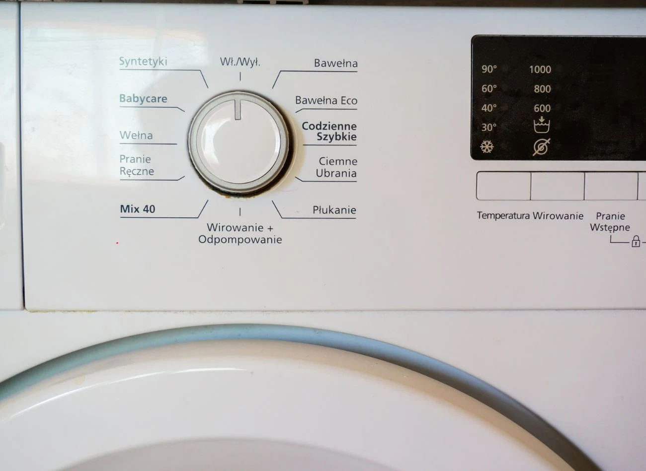 Używanie trybu ECO pozwala na zmniejszenie kosztów prania nawet o połowę.