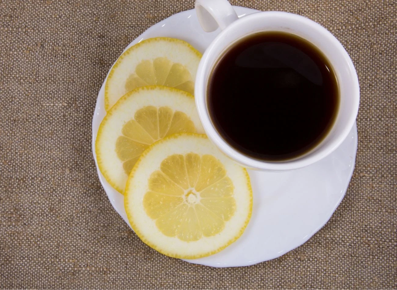 Kawa z cytryną pomaga zwalczyć mocne bóle głowy.