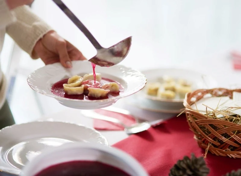 Świąteczne plamy po barszczu to zmora każdej gospodyni domowej
