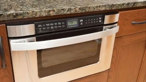 Do czego służy szuflada pod piekarnikiem? Odpowiedź może cię zaskoczyć.