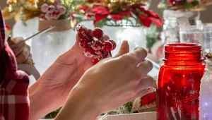 Dlaczego warto robić dekoracje na Boże Narodzenie? To prosty sposób na miłe spędzenie czasu oraz zaoszczędzenie na coraz droższych ozdobach.