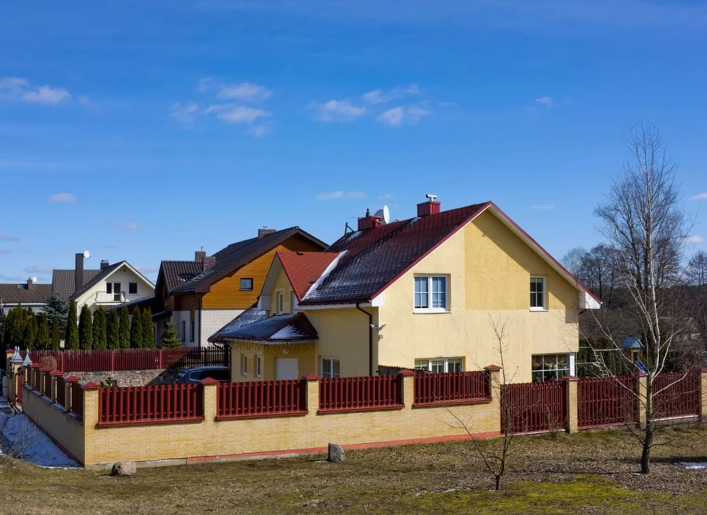 Kiedy należy płacić podatek od nieruchomości. Kro jest z niego zwolniony?