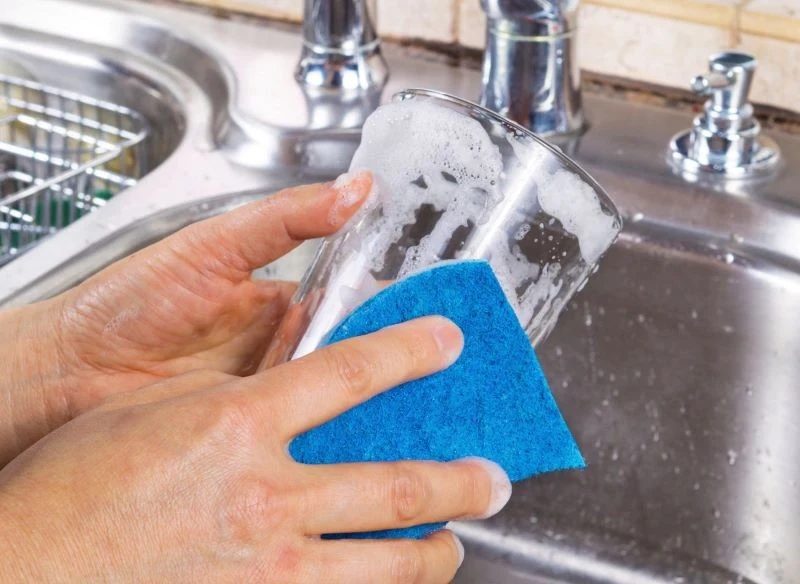 Matowym szklankom można przywrócić blask, używając zwykłego octu