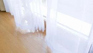 Poznaj domowe sposoby na wybielenie firanek.