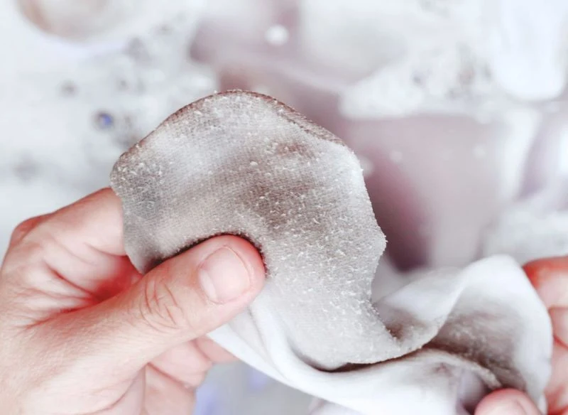 Śnieżnobiałe skarpetki to po zdjęciu obuwia twoja wizytówka