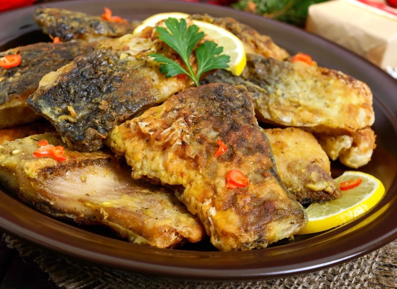 Zapachu ryb trzeba pozbyć się z mieszkania jak najszybciej. Im dłużej się utrzymuje, tym trudniej go zniwelować.