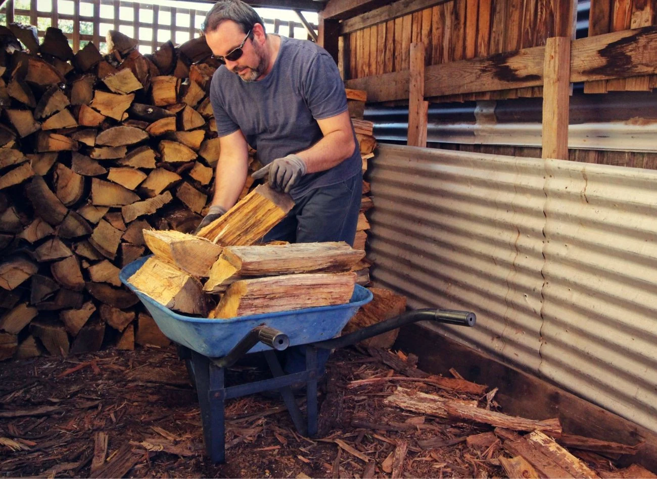Na wartość energetyczną drewna wpływa przede wszystkim jego wilgotność.