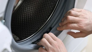 Dlaczego czyszczenie pralki jest ważne? Nie chodzi tylko o nieprzyjemny zapach.