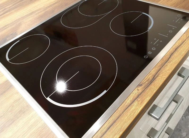 Nie zwlekaj z myciem płyty, czyść ją po każdym użyciu delikatną np