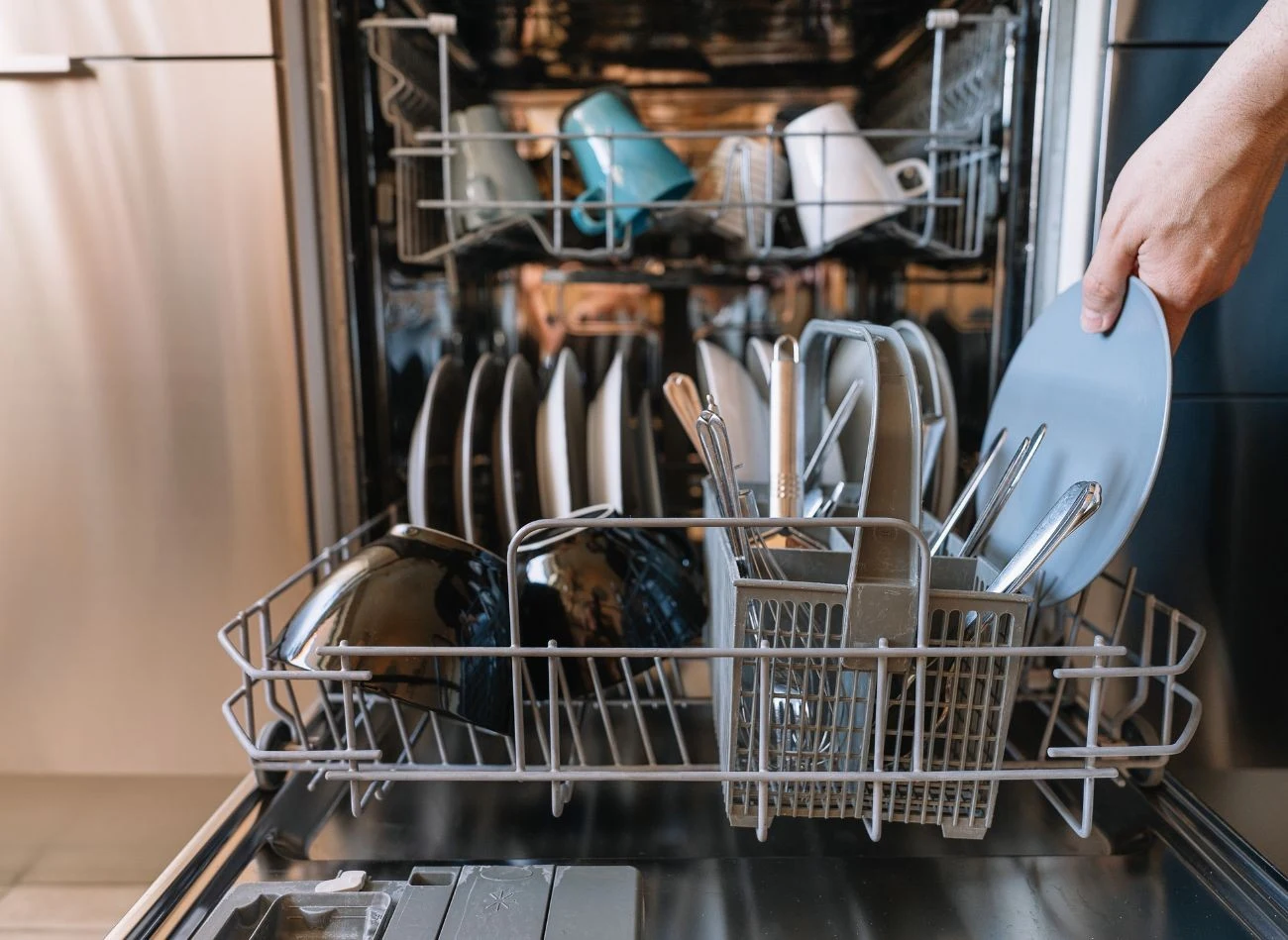 Mycie noży kuchennych w zmywarce prowoduje, że szybciej się tępią