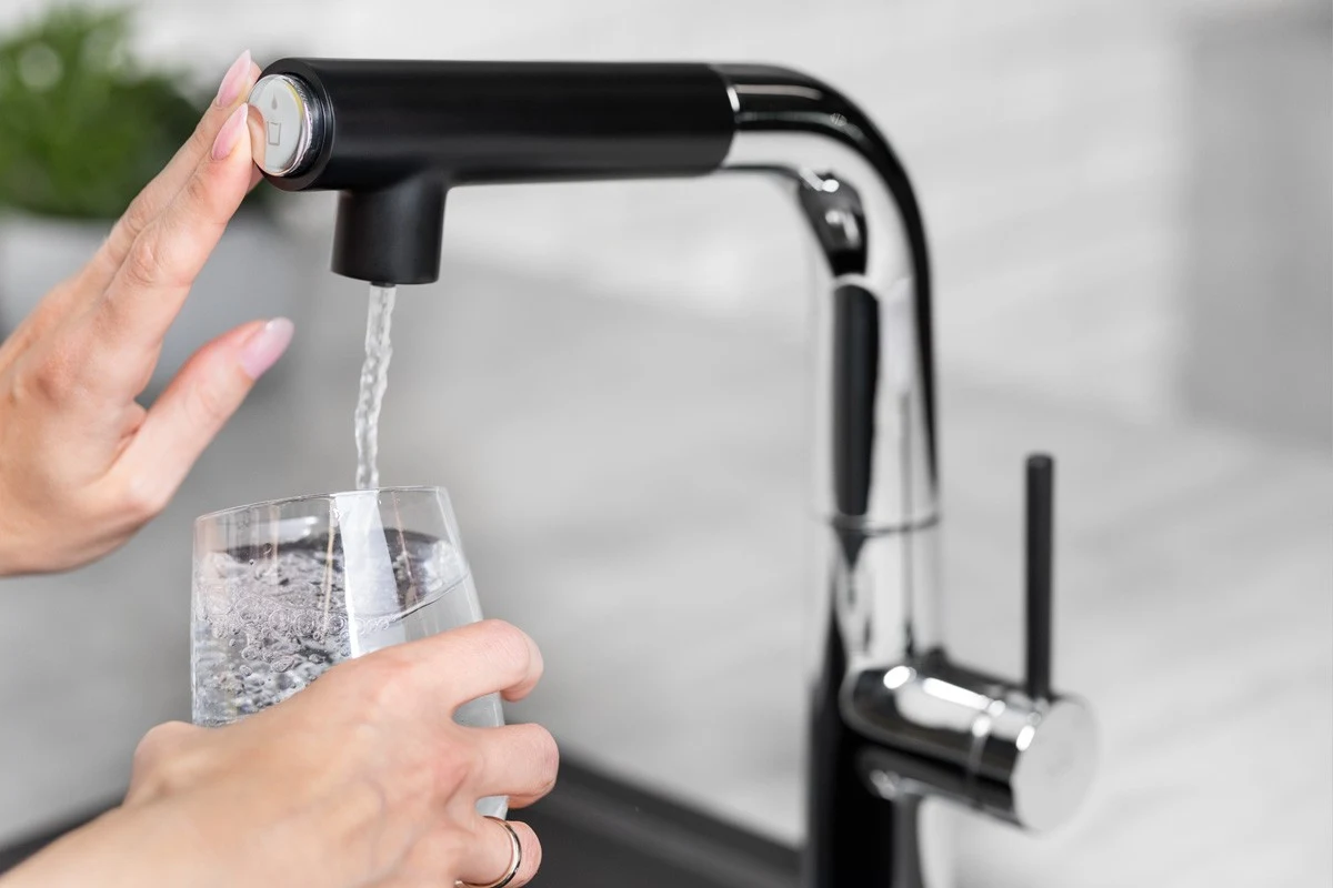 Bateria kuchenna Mungo z funkcją filtrowania pozwala pić czystą wodę prosto z kranu