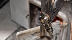 Węgiel to najpopularniejsze paliwo opałowe. Wraz ze zmianą norm jego jakości, zmienią się też jego ceny. Fot. Niki Emmert/ Canva Pro