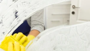 Jak skutecznie wyczyścić lustro, by nie miału smug i nie zachodziło parą.