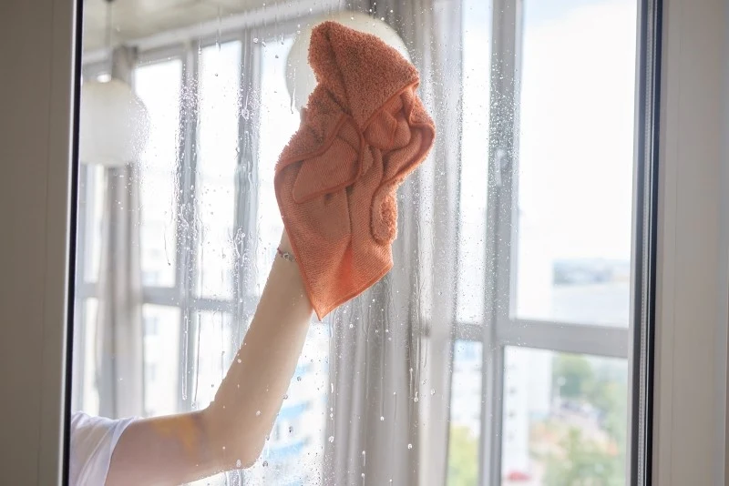 Nie musisz kupować specjalnych środków, aby mieć czyste i lśniące okna