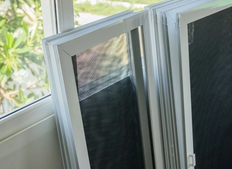 Najlepiej podczas zdejmowania osłon dokładnie je opisz, to ułatwi ci ponowny montaż wiosną