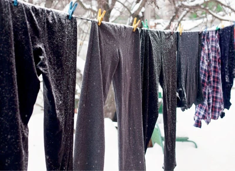 Dawniej takie obrazki można było zobaczyć przed niemal każdym domem, teraz to rzadkość