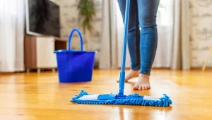 Jak myć panele, żeby nie było smug? Mam na to sprawdzony sposób.