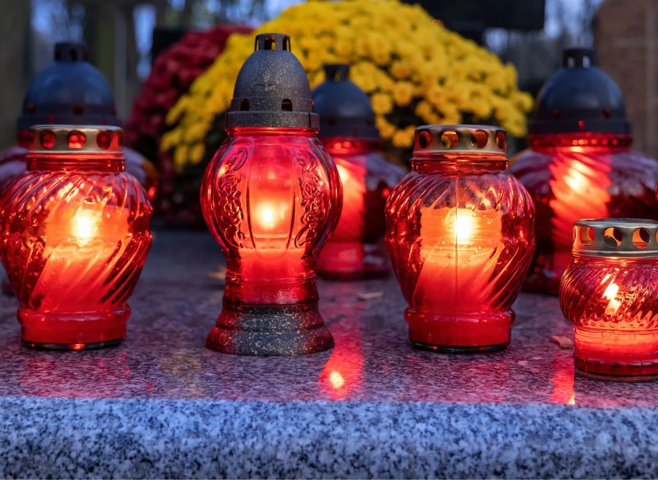 Palenie znicza można przedłużyć, wykorzystując domowe sposoby