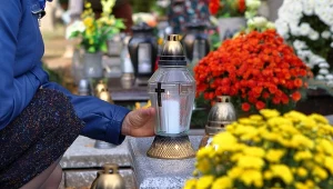 Podpowiadamy, jak zabezpieczyć znicze i wiązanki przed kradzieżą.