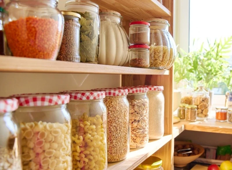 Aby uniknąć inwazji gryzków, produkty spożywcze należy przechowywać w szczelnie zamkniętych pojemnikach