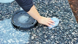 W październiku zaczynamy sprzątać groby. Czym czyścić pomniki z marmuru, a czym z lastriko?