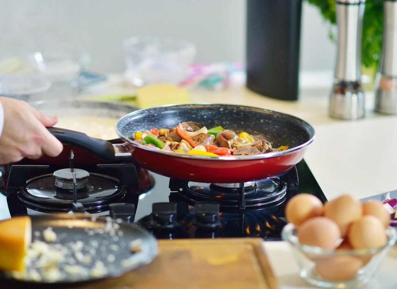 Przygotowywanie potraw na gazie nadal jest tańsze niż gotowanie na indukcji