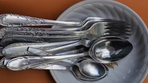 Sprawdź, jak przywrócić sztućcom pierwotny blask. Dzięki temu będą wyglądać jak nowe.