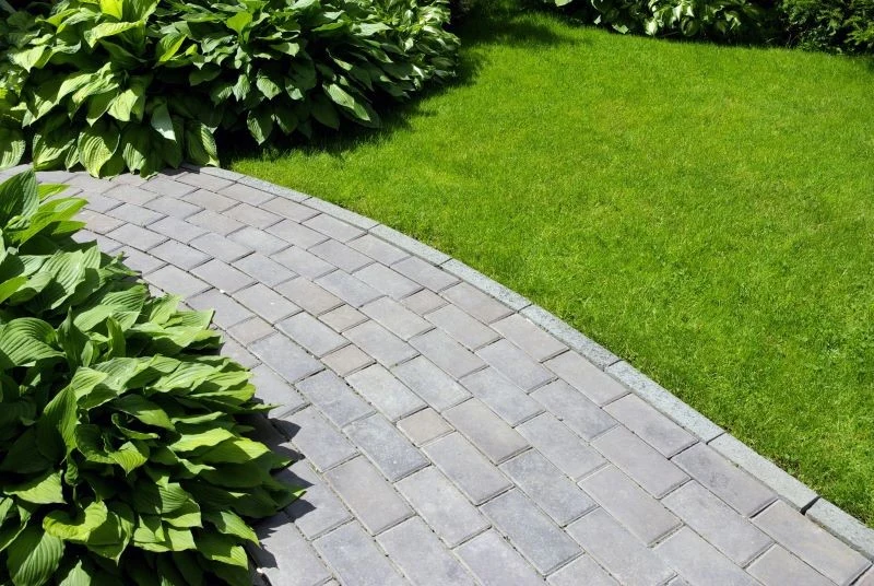 Podczas samodzielnego układania kostki brukowej łatwo o błędy