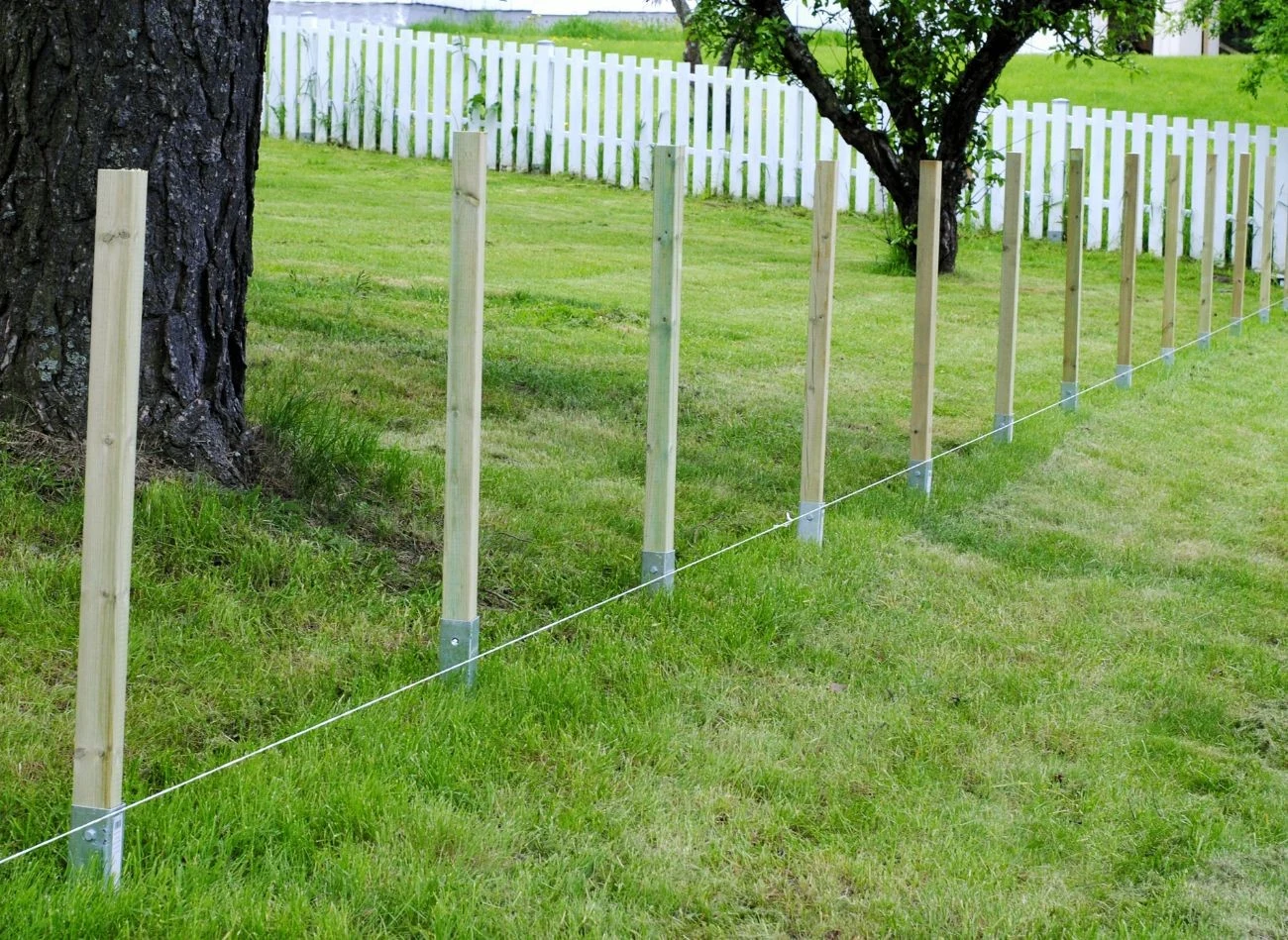 Płot musi zostać postawiony w granicach działki