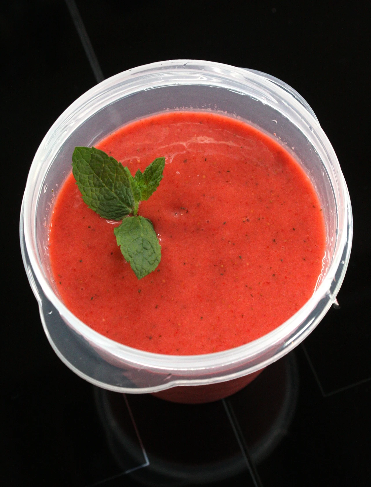 Smoothie z mrożonych truskawek - przepis Ewy Wachowicz Smoothie z mrożonych truskawek - przepis Ewy Wachowicz