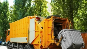 Opłaty za gospodarowanie odpadami znowu mają wzrosnąć. Czy da się uzyskać zniżkę? Czy każdy musi płacić? Odpowiadamy.