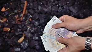 Czy opłaca się teraz kupować węgiel na zimę? Sprawdzamy aktualne ceny./East News