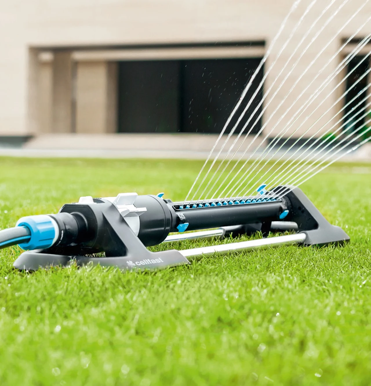 Przygotowanie ogrodu i roślin na czas naszego urlopu może być proste, jeśli zaopatrzymy się w niezbędne gadżety