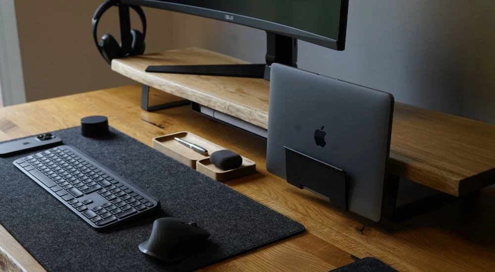 Akcesoria do biurek pomogą ci zorganizować przestrzeń pracy