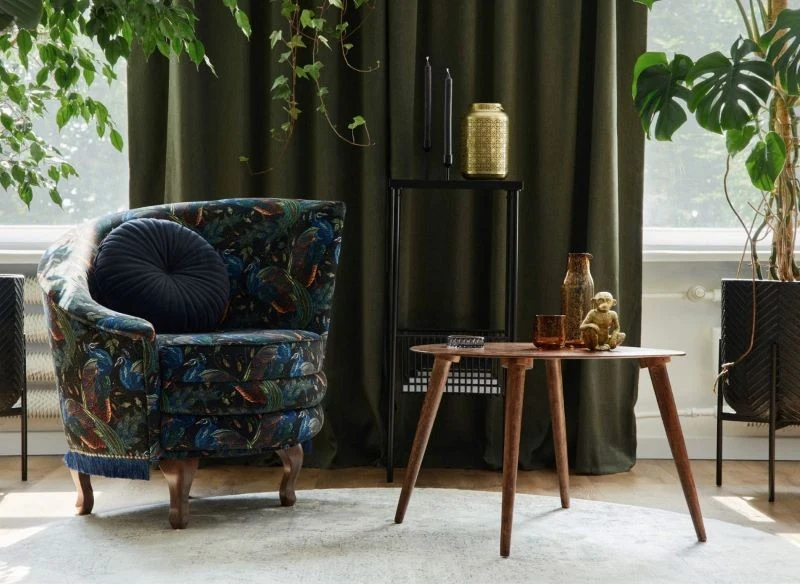 Styl glamour daje dużą dowolność w łączeniu ze sobą materiałów, struktur i form, ważne jednak, by efekt był połączeniem hollywoodzkiego blichtru, p...