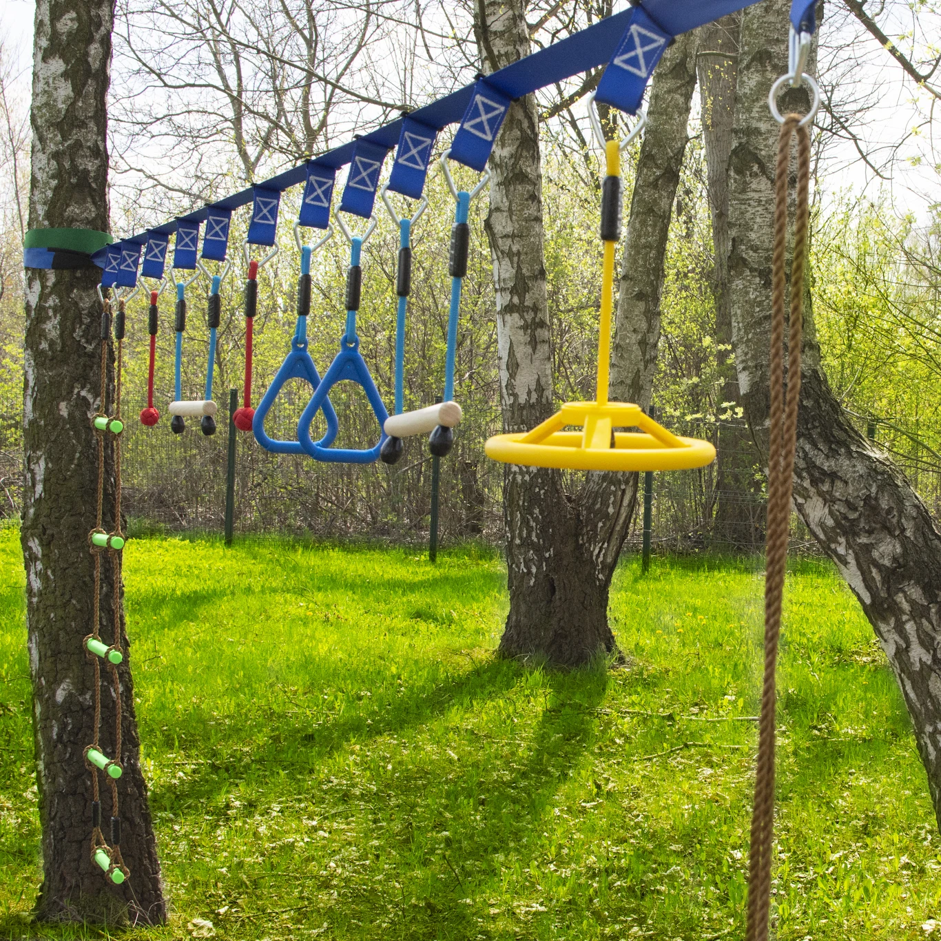 Wszystkie niezbędne do urządzenia ogrodowego kącika dla dzieci gadżety znajdziemy w ofercie sieci sklepów Leroy Merlin