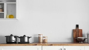 Kuchnia w stylu skandynawskim stawia też na praktyczne rozwiązania.