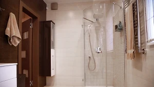 Podpowiadamy, jak tanio urządzić łazienkę.